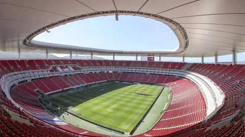 拜仁独霸欧冠！六载征程，无人可敌，八强之巅再创辉煌。