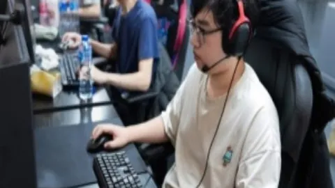 皇马主裁希尔-曼萨诺执场40场破纪录，创赢球场次最多新里程碑